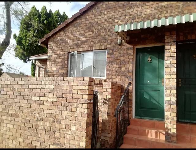 2 BEDROOM TOWNHOUSE FOR SALE IN ALLEN'S NEK